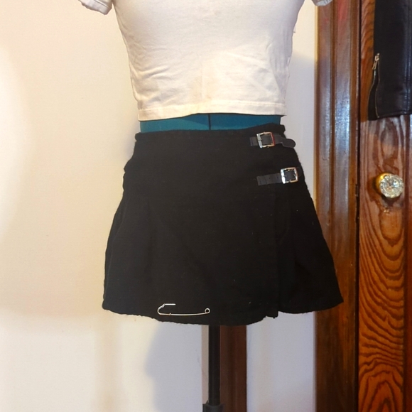 Black Knit Short Kilt - Picture 1 of 3